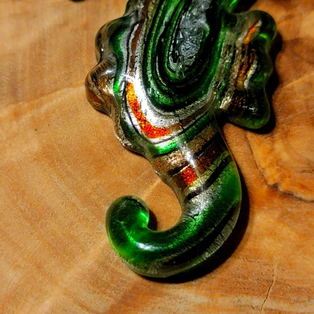 Beautiful NEW Rainbow Greenish Murano Style Sea Horse Pendant